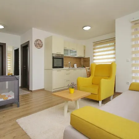 Apartament Time Out Zuti