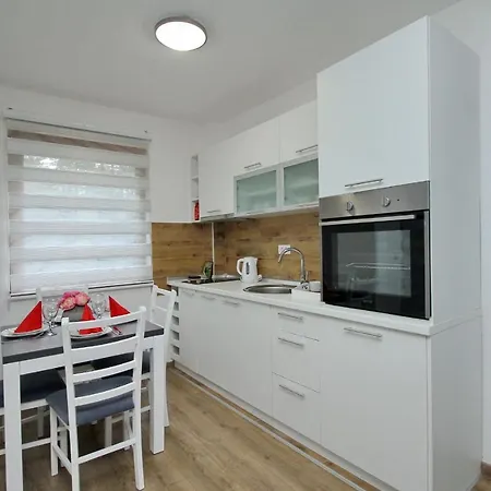 Time Out Zuti Apartament *